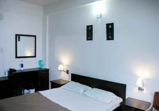 Maple Inn Budget Hotel بنغالور الغرفة الصورة