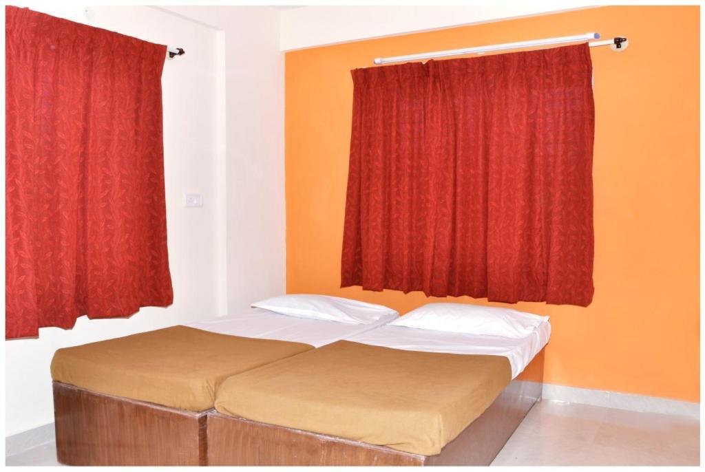 Maple Inn Budget Hotel بنغالور المظهر الخارجي الصورة